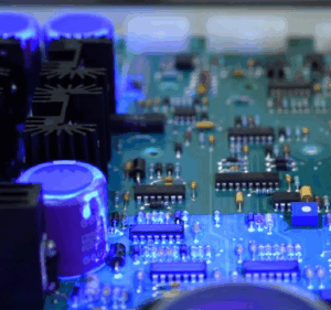 Polymérisation colle UV sur carte électronique 